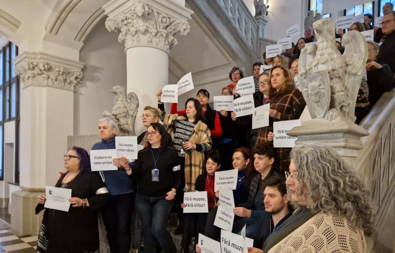 Organizatorii protestului atrag atenția că nu există fonduri pentru proiecte expoziționale de anvergură sau pentru plata utilităților, în instituțiile de cultură.