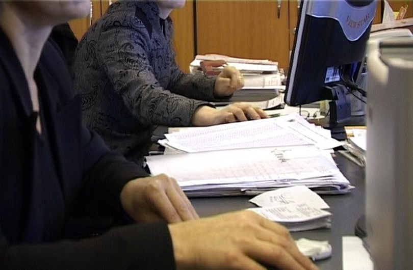 Cum îi va afecta legea salarizării pe bugetari?