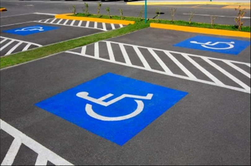 Noi legitimații de parcare pentru persoanele cu dizabilități