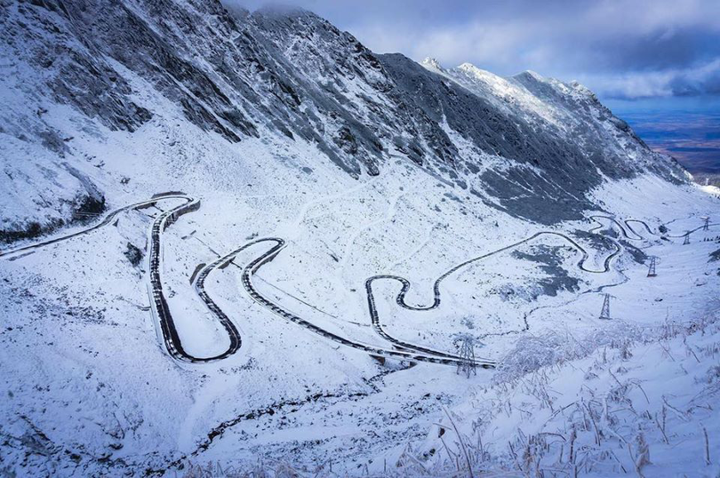 CNAIR lansează o nouă avertizare pentru șoferi! Sector de drum intens circulat de turiști, închis astăzi din cauza zăpezii