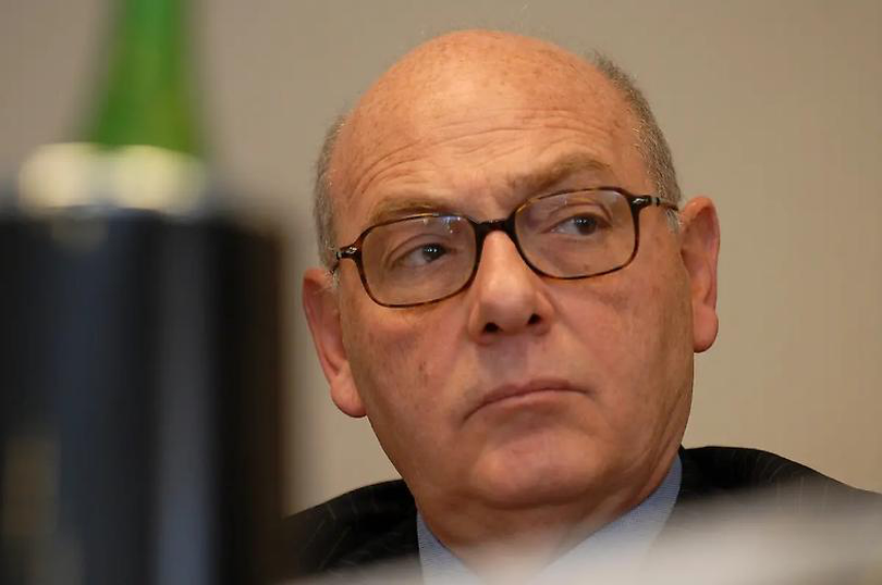 Li Gotti și-a exprimat îngrijorarea că succesul lui Meloni i-ar consolida hotărârea de a continua alte schimbări constituționale controversate, cum ar fi un prim-ministru ales direct.