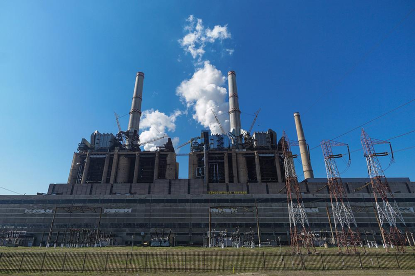 Închiderea a două termocentrale pe cărbune amânată de Guvern până în octombrie 2023