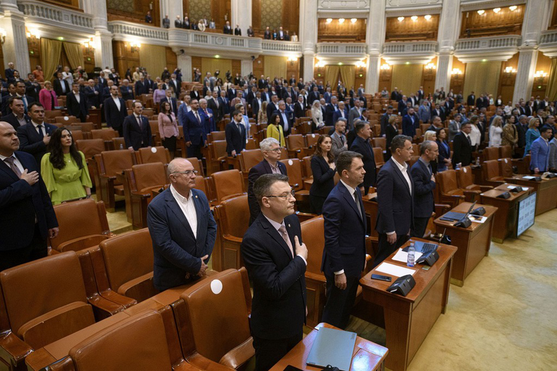 Parlamentarii iau un salariu ce depășește 2.000 de euro + alte benficii