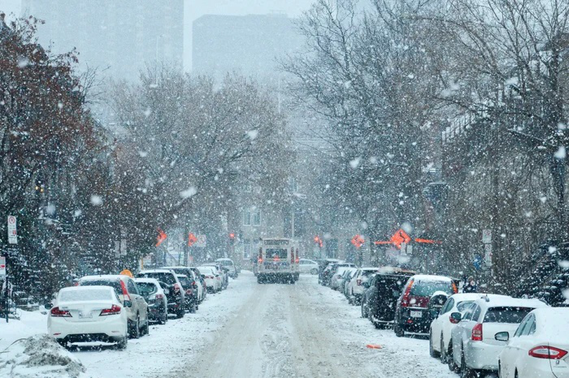 ANM anunță vreme deosebit de rece. Au fost emise COD PORTOCALIU și GALBEN pentru ninsori și viscol