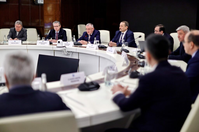 „Rectorii au cerut ca optimizarea cheltuielilor să se realizeze într-o manieră flexibilă și adaptată la realitățile din sistem, în conformitate cu principiile autonomiei universitare și legislației în vigoare” - arată un comunicat al Guvernului.