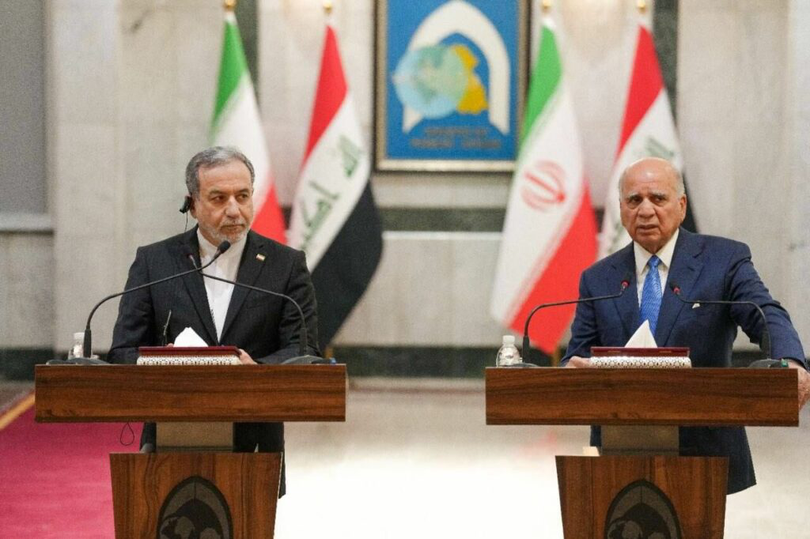 Ministrul iranian de Externe, Abbas Araghchi (stânga), susține o conferință de presă comună la Bagdad, Irak, pe 28 iunie 2026, alături de omologul său irakian, Fuad Hussein.