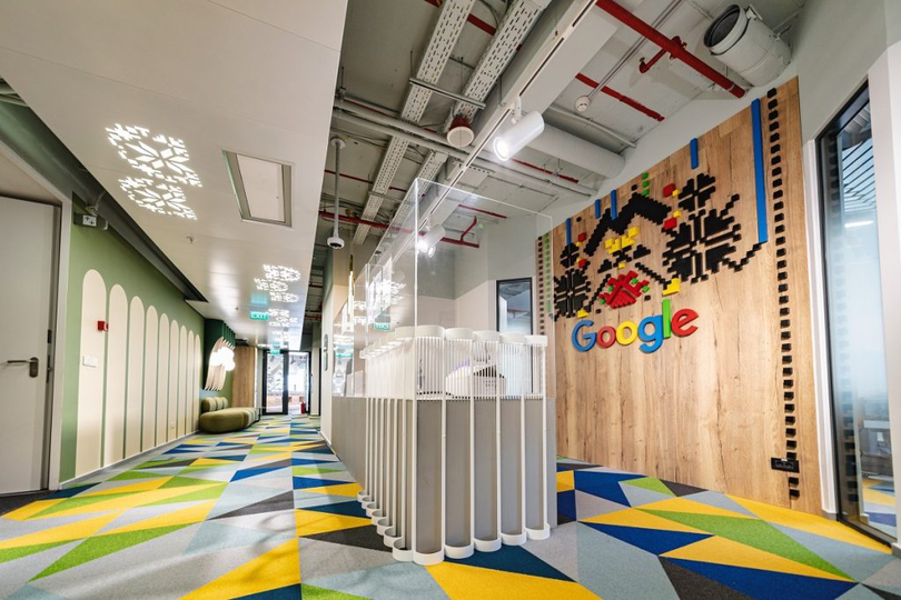 Noul birou Google din București a fost decorat cu simboluri tradiționale românești