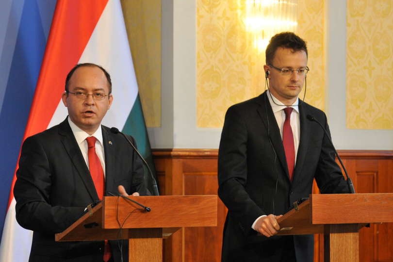 Ministrul român de externe, Bogdan Aurescu, și omologul său ungar, Peter Szijjarto 
