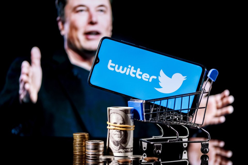 FOTO! În ce hal îi abuzează și maltratează Elon Musk pe angajații Twitter! Imaginea scandaloasă cu o femeie inginer dormind la birou pe jos!