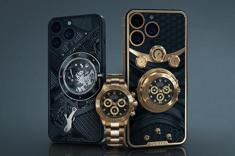 Designerii iPhone au creat o versiune care costă 135.000 de dolari! iPhone-ul 14 Pro Max are un ceas Rolex integrat!