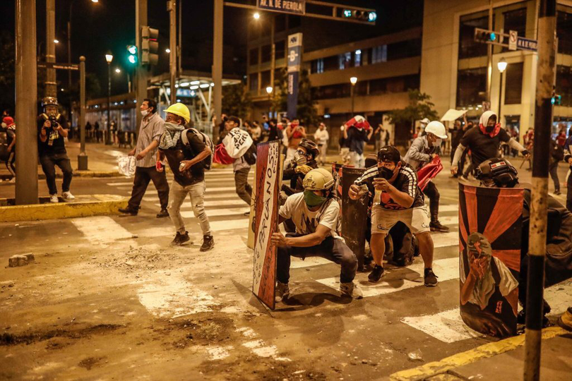 Ciocnirile violente dintre manifestanți și forțele de ordine le-au determinat pe autoritățile din Peru să decreteze stare de urgență 