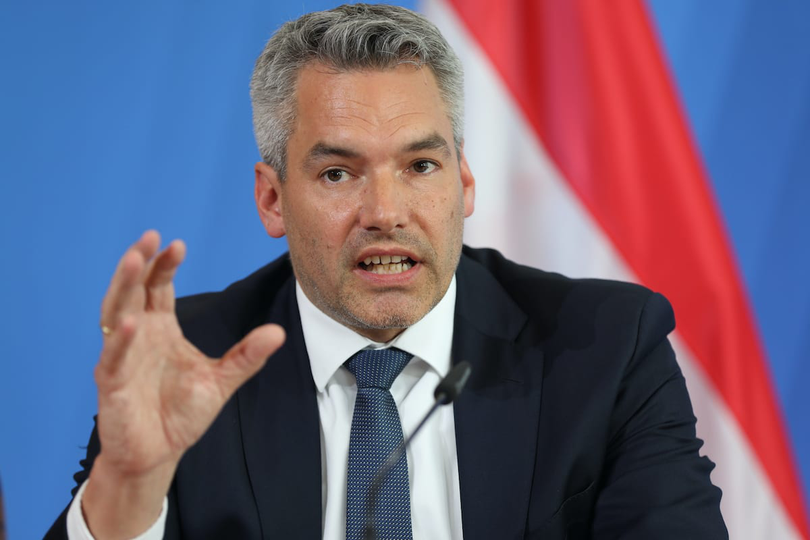 Cancelarul austriac Karl Nehammer, cel care a refuzat intrarea României în Schengen