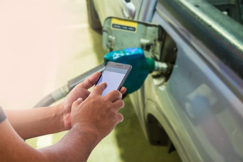 Ce alte pericole prezintă utilizarea telefonului mobil în benzinărie