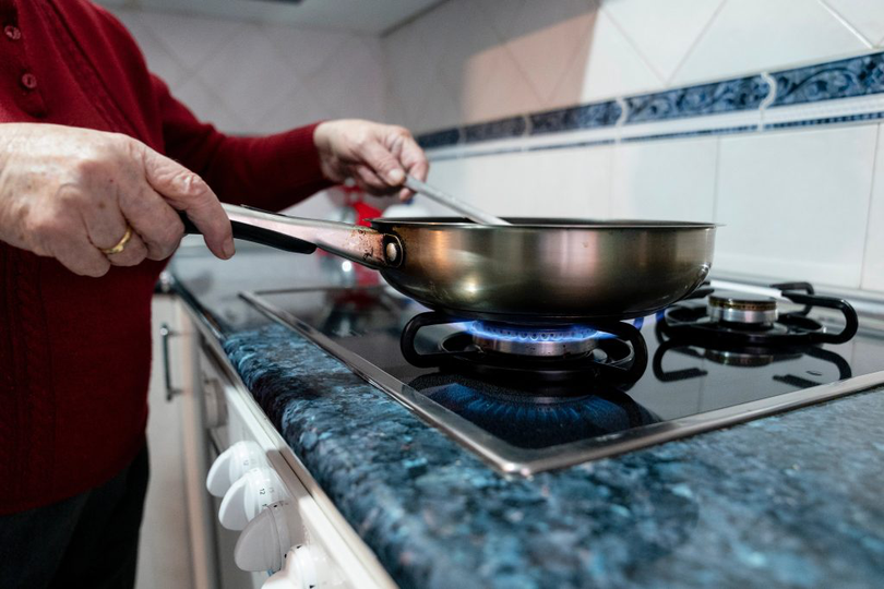 Gătitul la un aragaz cu gaz metan într-o bucătărie obişnuită este o mare sursă de poluare a locuinţei, avertizează Greenpeace