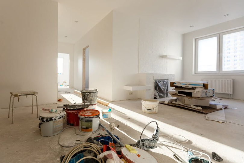 Specialiștii explică riscurile la care se supun românii care fac modificări în apartamente fără autorizație