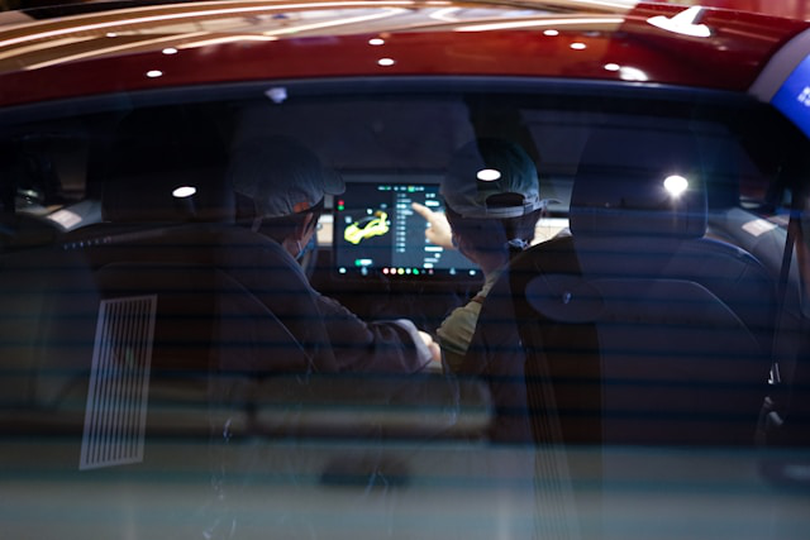 Noile reglementări ale UE ar putea scoate ecranele tactile din mașini.