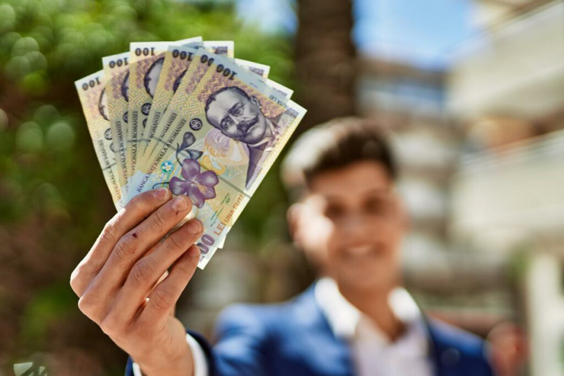 Între 25% şi 33% dintre salariaţii din România cu normă întreagă vor avea venituri mai mari, de la 1 ianuarie 2025