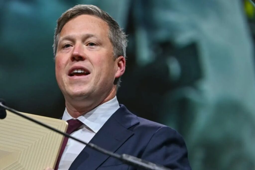 O sursă familiarizată cu discuțiile a declarat pentru CBS News că Driscoll a lucrat la Abu Dhabi pe baza unei versiuni revizuite a propunerii de 28 de puncte a Casei Albe, după negocierile productive de la Geneva.