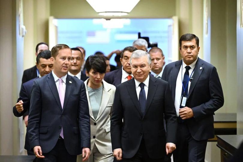 Adjunctul secretarului de stat, Christopher Landau, și ambasadorul SUA în India, Sergio Gor, care este și emisarul special al președintelui Trump pentru Asia de Sud și Centrală, au vizitat recent Kazahstanul și Uzbekistanul pentru a pregăti summitul.