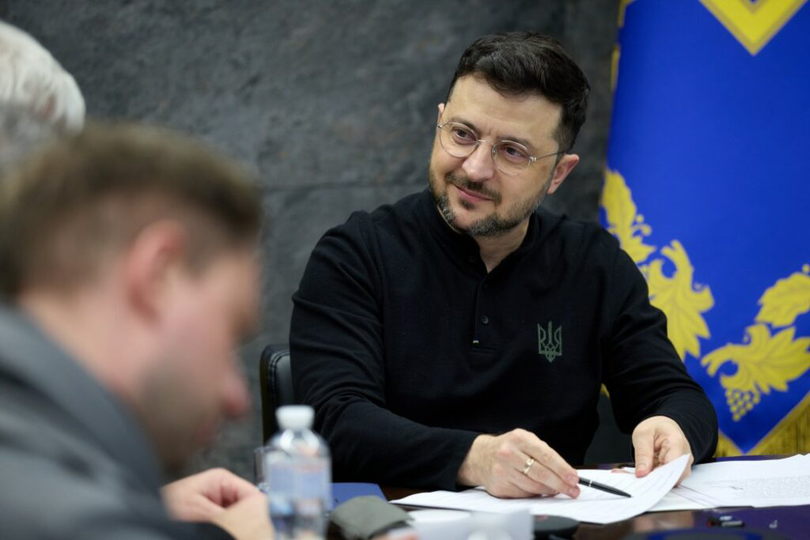 Ucraina nu acceptă cedarea Donbasului, a spus Zelenski, subliniind că menținerea ambelor părți pe pozițiile actuale de pe linia de contact ar reprezenta „un rezultat echitabil”.