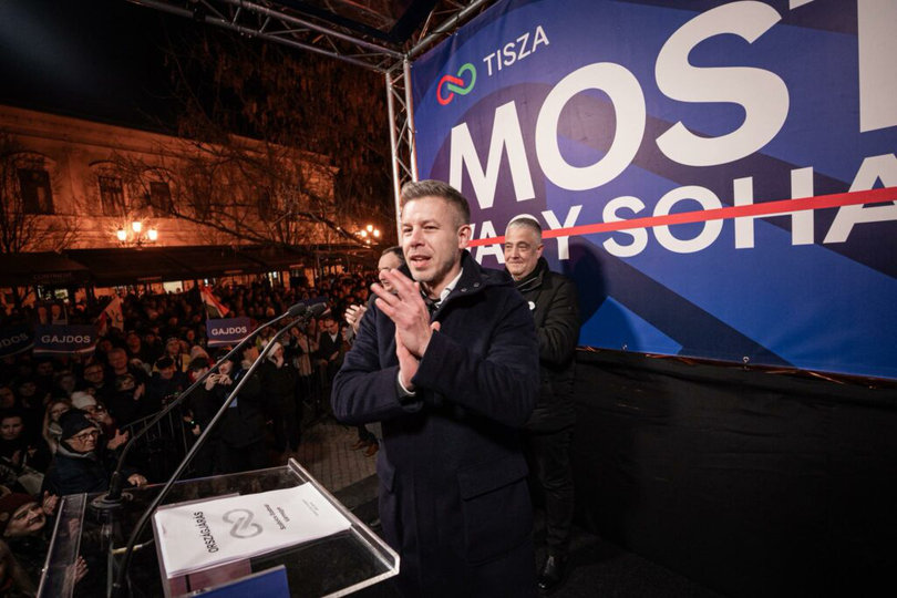 Liderul formațiunii Tisza, Péter Magyar, a lansat recent un turneu național de 55 de zile, intitulat „Acum sau niciodată”, care include discursuri în locații anunțate din timp și deschise publicului. Vineri a fost confirmat oficial că el va deschide lista Tisza și va fi candidatul partidului la funcția de prim-ministru, după ce a fost nominalizat în unanimitate de conducerea formațiunii și de cei 106 candidați. 