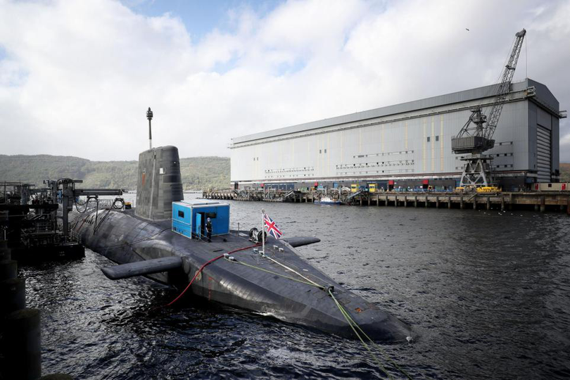Faslane găzduiește nucleul flotei de submarine a Regatului Unit și sistemul de descurajare nucleară Trident.