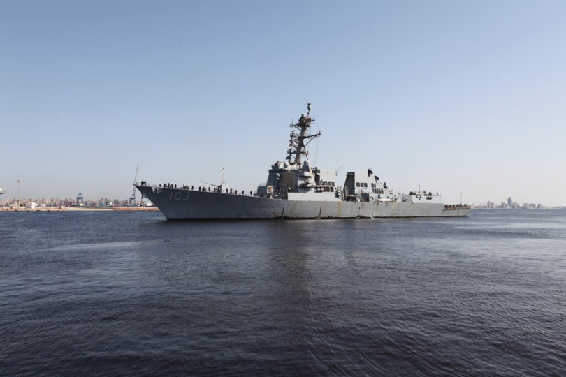 Distrugătorul cu rachete ghidate USS Truxtun (DDG 103), din clasa Arleigh Burke.