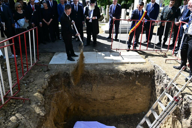 Ceremonia de comemorare a avut loc cu participarea președintelui Israelului, Isaac Herzog, aflat în vizită de stat în România.