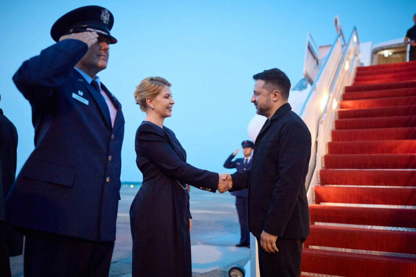La două zile după ce președintele Zelenski a demis-o oficial pe Olga Stefanișina din funcția de ambasadoare a Ucrainei în SUA, diplomata a fost arestată și acuzată pentru acte de corupție. Biroul Național Anticorupție și Parchetul Specializat Anticorupție (SAPO) i-au înmânat Olgăi Stefanișina o notificare oficială de suspectare la data de 5 august.