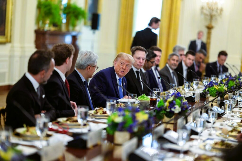 Prânzul a avut loc în paralel cu un eveniment găzduit de Trump și JD Vance, în cadrul căruia administrația a prezentat un nou chatbot, bazat pe AI, pentru site-urile guvernamentale.