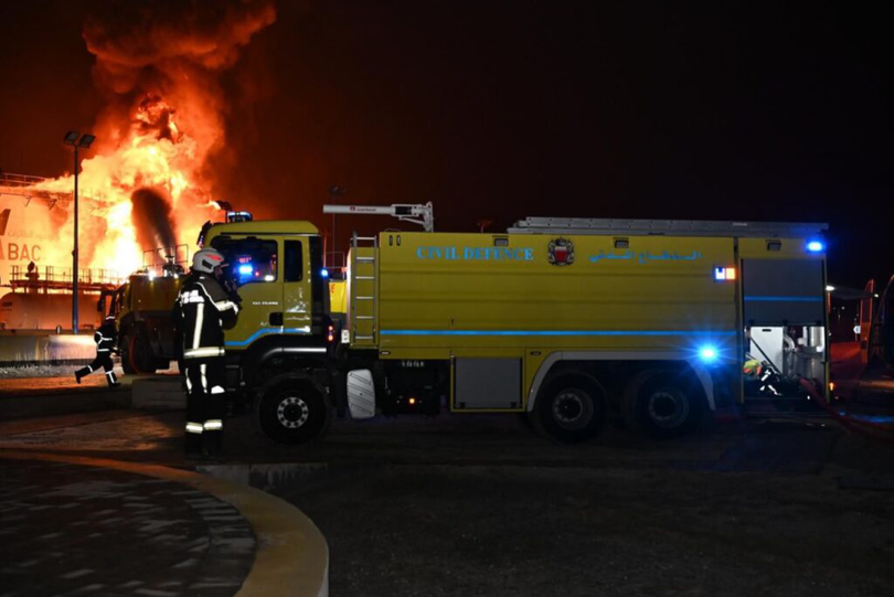 În Bahrain, un atac iranian a provocat un incendiu major pe insula Muharraq, unde se află aeroportul internațional, inclusiv rezervoare de combustibil pentru avioane și alte rezervoare pentru industria petrolieră.