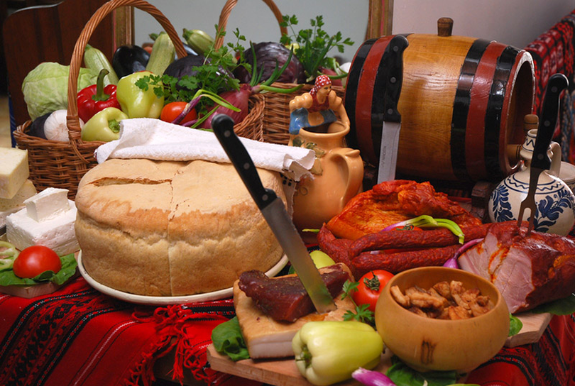 pachete cu mâncare tradițională pentru români