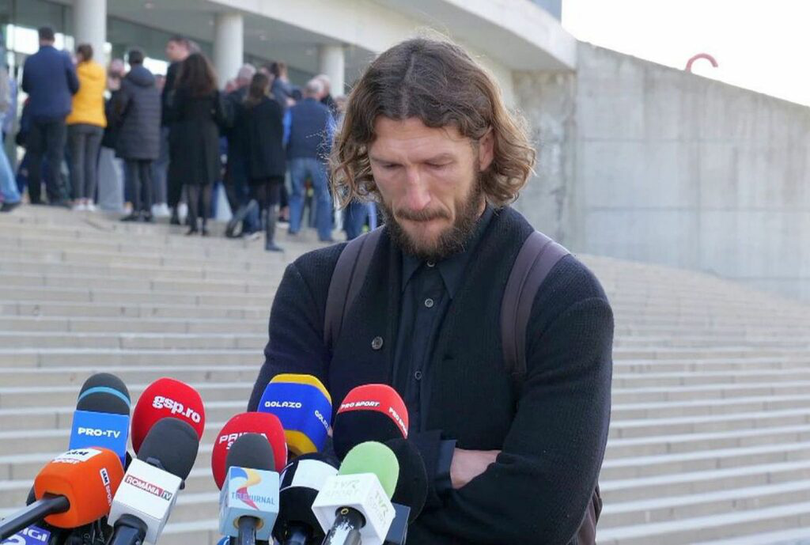 Dmitri Cigrinski (39 de ani), fost internațional ucrainean, prezent la Arena Națională pentru a-i aduce un ultim omagiu lui Mircea Lucescu, al cărui trup neînsuflețit a fost depus pentru public.