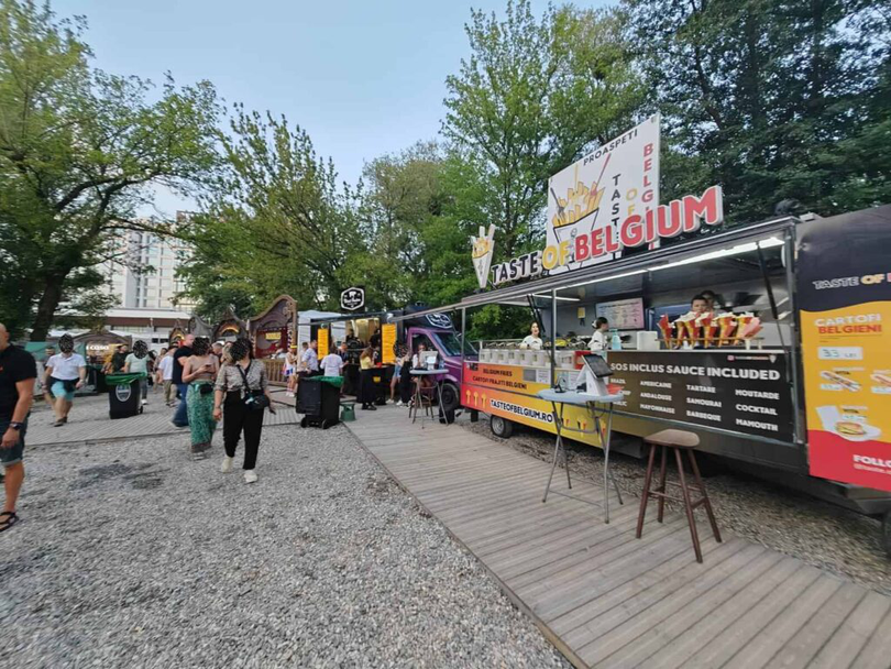 Meniu UNTOLD 2023. "Littles from Cocoșatu" la 34 de lei porţia şi sandvişuri cu parizer la 39 de lei