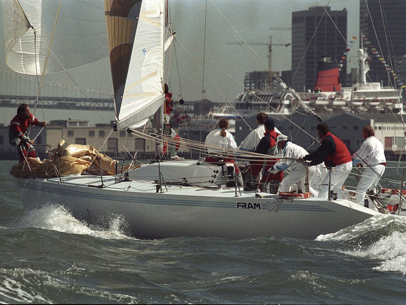 În 1987, echipajul său a câștigat titlul mondial cu ambarcațiunea Fram X, iar în 2005 a devenit campion european cu Fram XV. A participat anual la regate până în 2022, când și-a încheiat cariera competițională.