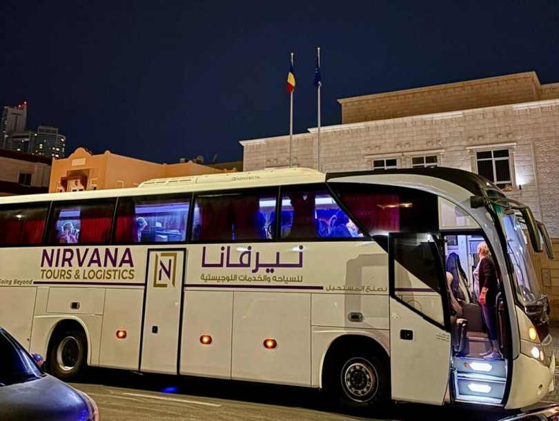 Ambasada României la Muscat a coordonat preluarea cetățenilor români până la îmbarcarea în aeronave, împreună cu echipa consulară mobilă a Unității de Reacție Rapidă a Celulei de Criză a MAE.