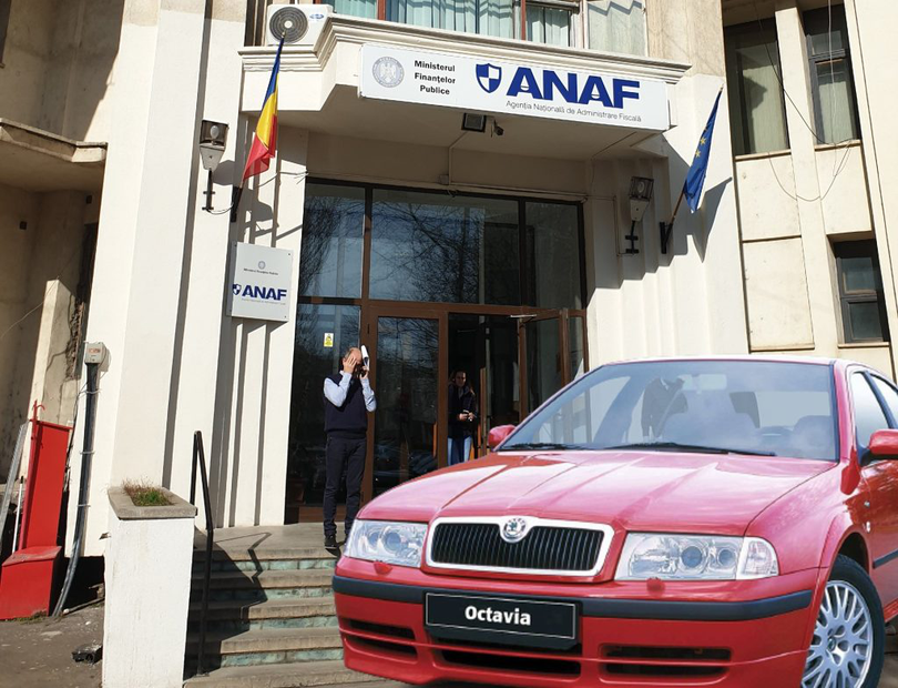 Mașini, aur și pietre prețioase confiscate, scoase la licitație de ANAF