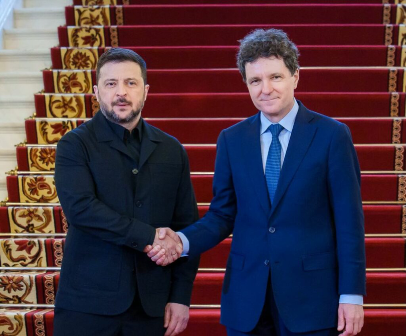 „Continuăm colaborarea, propunem extinderea colaborării între statele noastre pentru a ne apăra de toate pericole care pot apărea din partea Rusiei”, a spus Zelenski despre componenta de apărare.