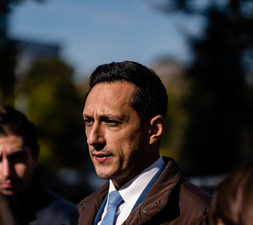 „Plagiatul este o formă de furt foarte răspândită la politicieni, dar în anul 2025 lucrurile astea trebuie să înceteze. Cine fură azi un slogan, un concept, un program, în viitor va fura mai multe lucruri.” - Vlad Gheorghe, candidat la Primăria Capitalei.