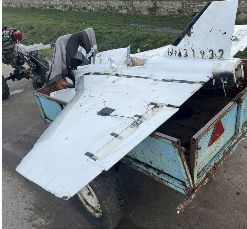 IGP a precizat că toate componentele dronei, dezasamblate sâmbătă, au fost depistate la domiciliul unuia dintre săteni. Acestea nu conțineau explozibil, iar obiectul nu a prezentat pericol pentru siguranța publică.