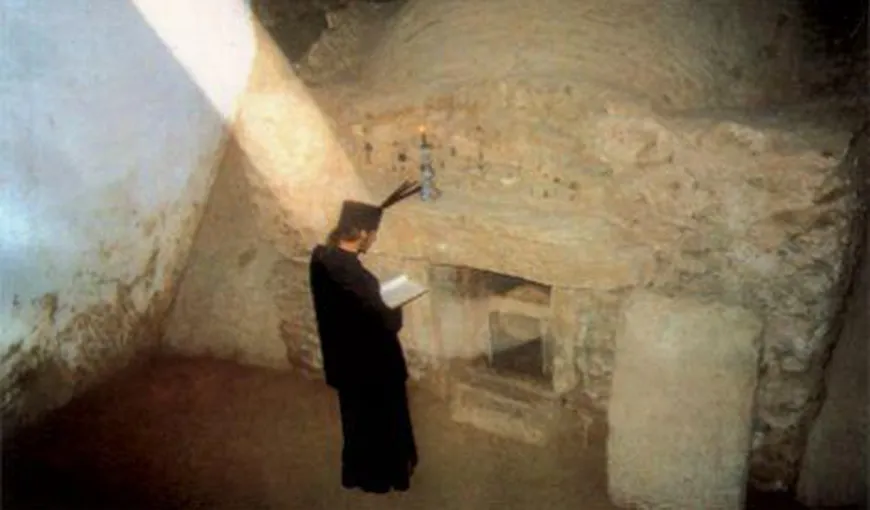 Atenţie în cine vă încredeţi: Un fals călugar înarmat a fost reţinut în zona Dealului Patriarhiei