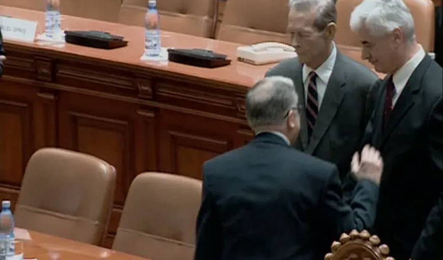 Regele Mihai l-a ignorat pe Ion Iliescu la Parlament VIDEO