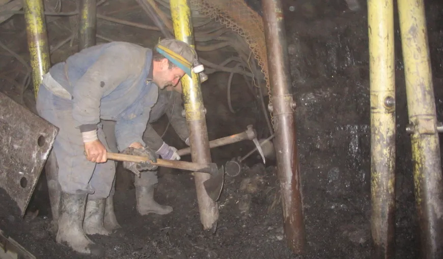 Minerii din Valea Jiului ameninţă cu „mişcări sociale care nu pot fi controlate”