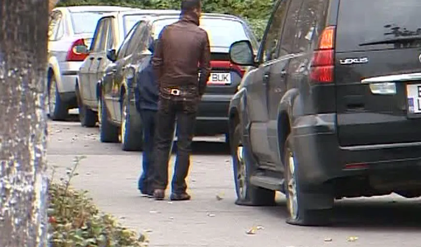 Acte de vandalism în Ploieşti: Mai mulţi şoferi şi-au găsit anvelopele tăiate
