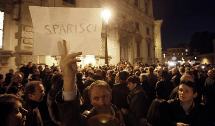 Manifestanții sărbătoresc demisia lui Silvio Berlusconi
