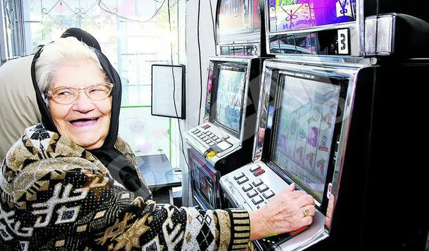 O bătrânică din Bucureşti este pasionată de jocurile electronice