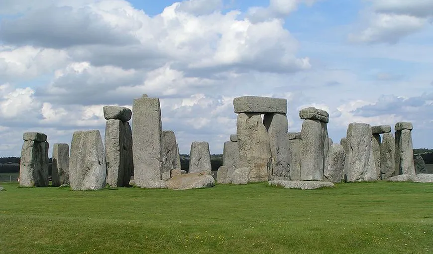 O nouă descoperire la Stonehenge susţine teoria cultului soarelui