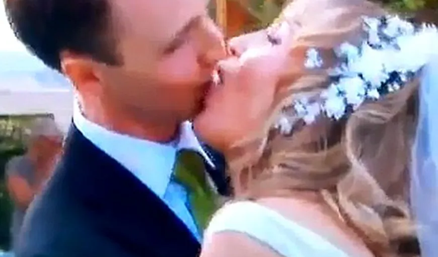 Cel mai ciudat sărut: Un cuplu proaspăt căsătorit devine celebru pe YouTube VIDEO