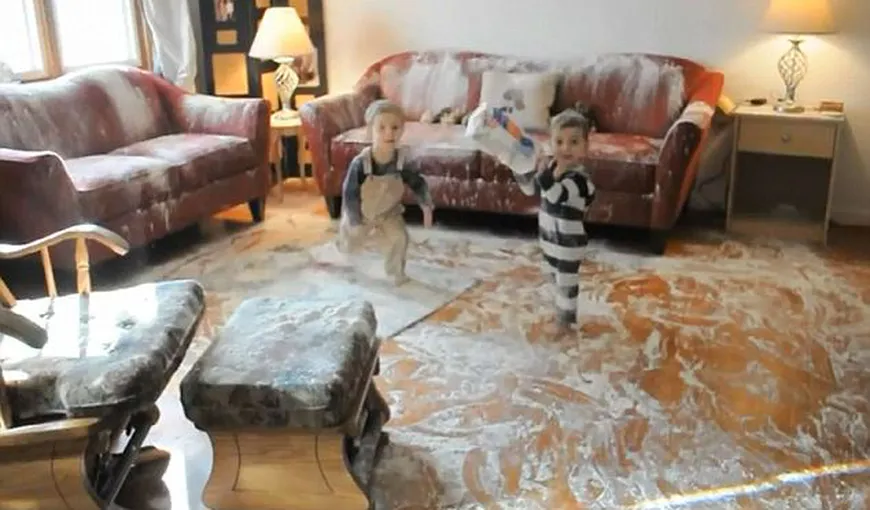 Ce pot face doi copii cu o pungă de făină VIDEO