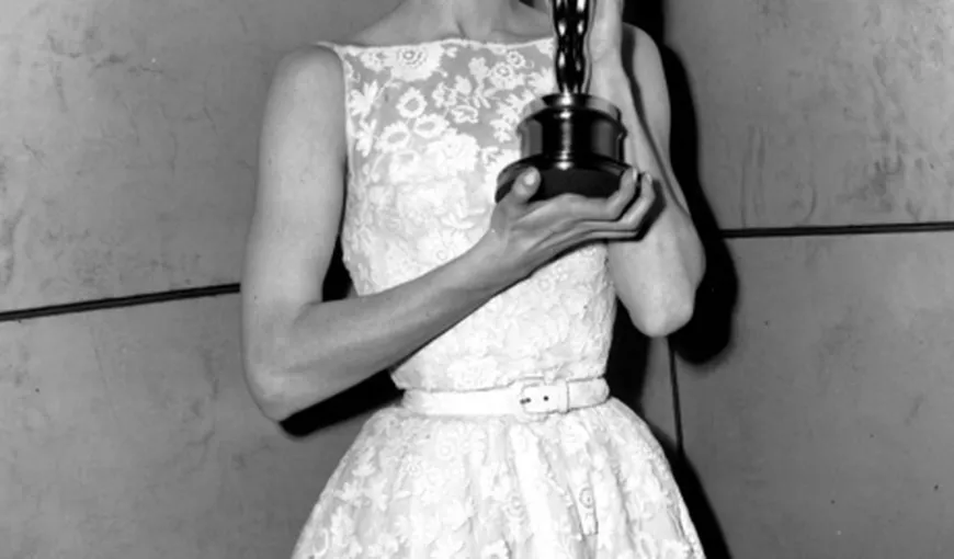 Rochia purtată de Audrey Hepburn la Premiile Oscar, scoasă la licitaţie FOTO